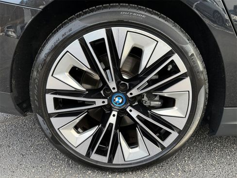 Certified 2025 BMW i5 xDrive40 w/ Premium Package image 17