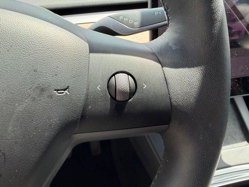 Used 2024 Tesla Model Y Long Range AWD/4WD image 22