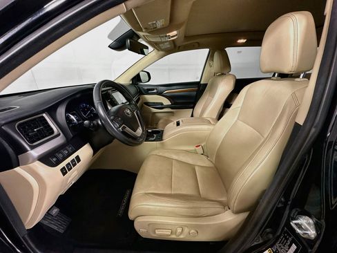 Used 2018 Toyota Highlander Limited Platinum FWD image 13
