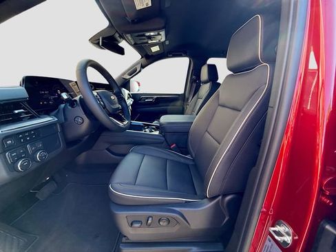 New 2025 Chevrolet Suburban Premier image 23