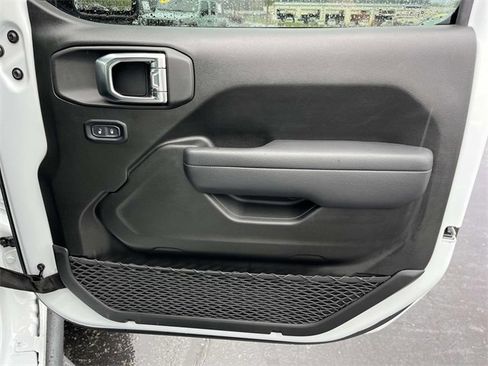 Used 2025 Jeep Gladiator Sport image 25