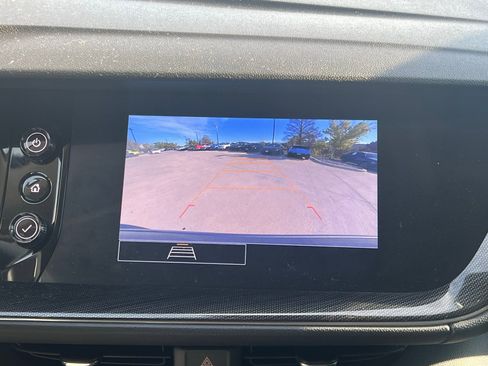 Used 2023 Buick Envision Preferred image 31