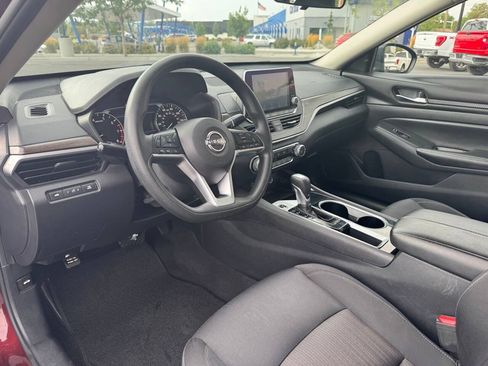 Used 2024 Nissan Altima 2.5 SV FWD image 16