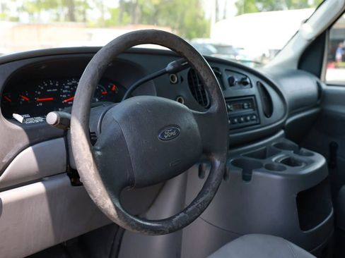 Used 2005 Ford E-350 and Econoline 350 Super Duty RWD image 24