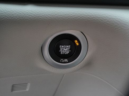 Used 2018 Chrysler Pacifica Touring-L Plus FWD image 30