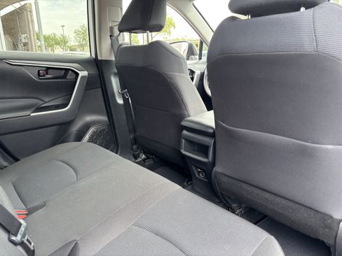 Used 2021 Toyota RAV4 LE w/ Carpet Mat Package (TMS) AWD/4WD image 11
