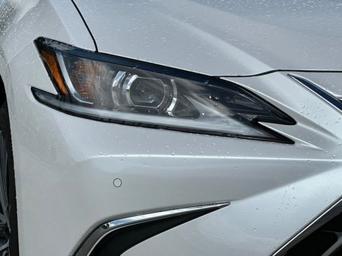 Used 2025 Lexus ES 300h w/ Premium Package image 10