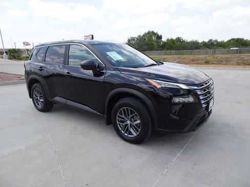 Used 2024 Nissan Rogue S FWD image 3