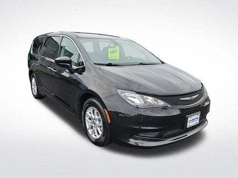 Used 2022 Chrysler Voyager LX FWD image 8