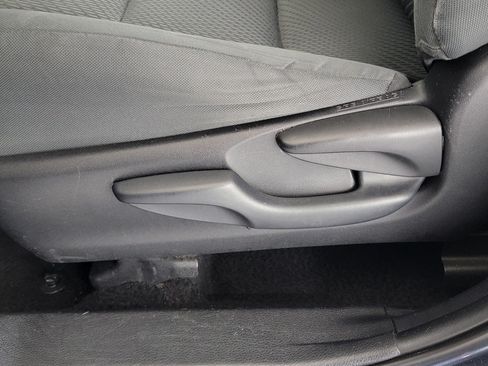 Used 2019 Toyota Highlander LE FWD image 15