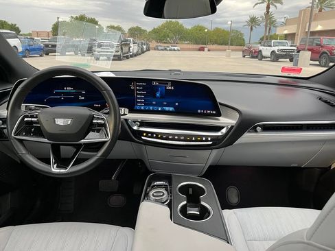 Used 2024 Cadillac Lyriq Luxury RWD image 16