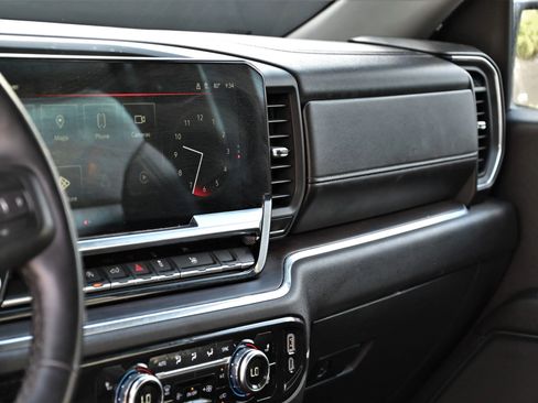 Used 2024 GMC Sierra 1500 SLT image 15