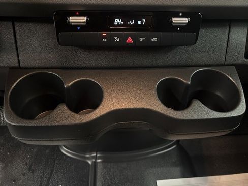 Used 2021 Mercedes-Benz Sprinter 2500 image 16