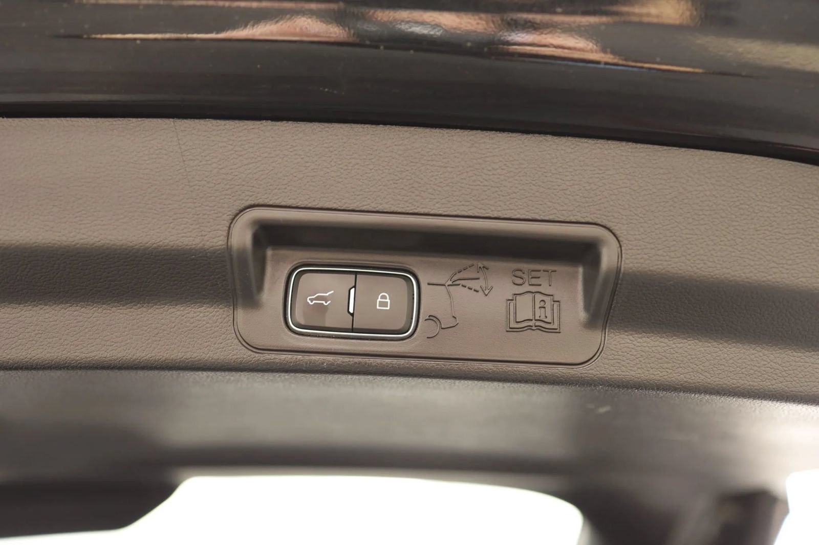 Used 2020 Ford Explorer XLT w/ Comfort Package AWD/4WD image 37
