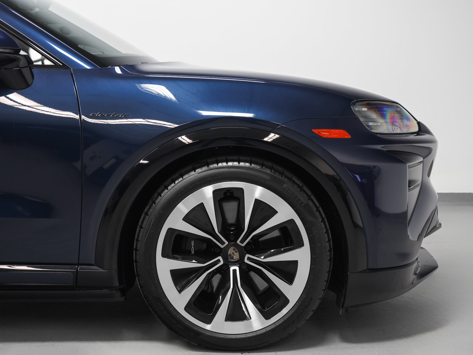 Certified 2026 Porsche Cayenne Turbo AWD/4WD image 15