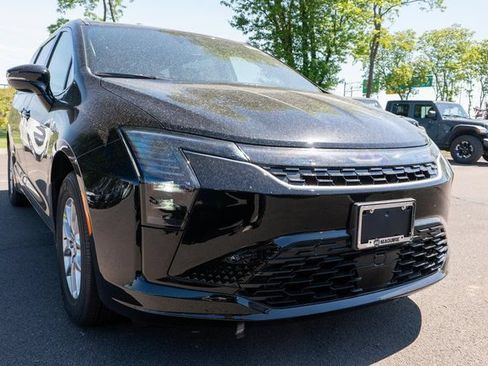 New 2027 Chrysler Pacifica Select FWD image 4