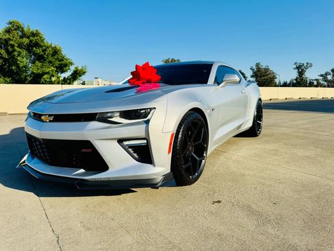 Used 2017 Chevrolet Camaro SS RWD image 5