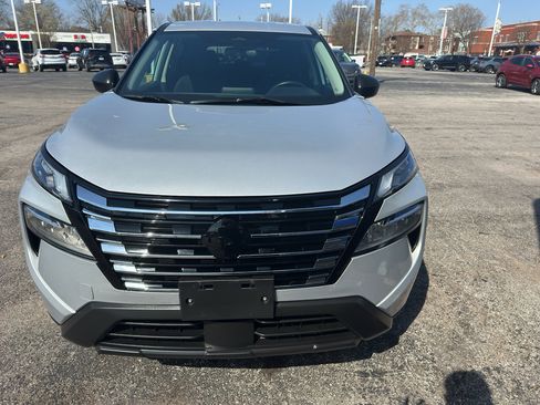 Used 2024 Nissan Rogue S image 4