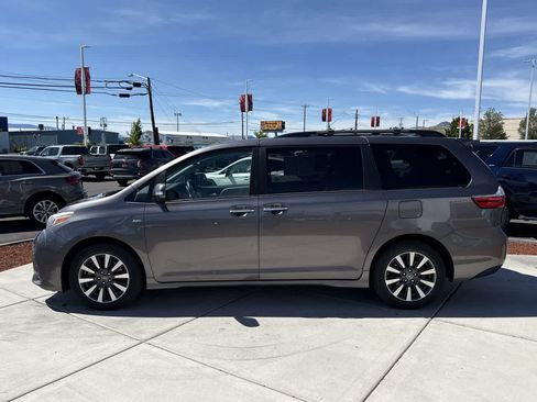 Used 2020 Toyota Sienna Limited Premium w/ Carpet Mat Package AWD/4WD image 2