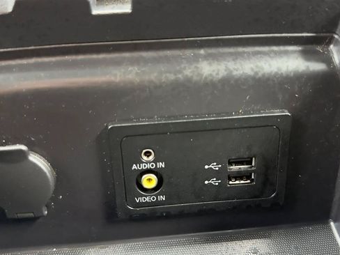 Used 2017 Nissan Pathfinder SV FWD image 15