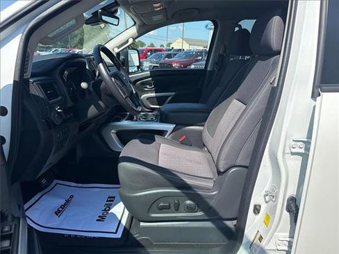 Used 2024 Nissan Titan SV w/ SV Convenience Package image 16