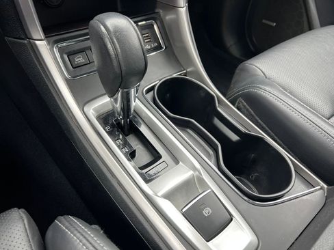 Used 2021 Subaru Ascent Limited w/ Technology Package image 34