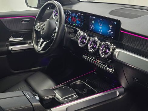 Used 2022 Mercedes-Benz EQB 350 4MATIC image 27