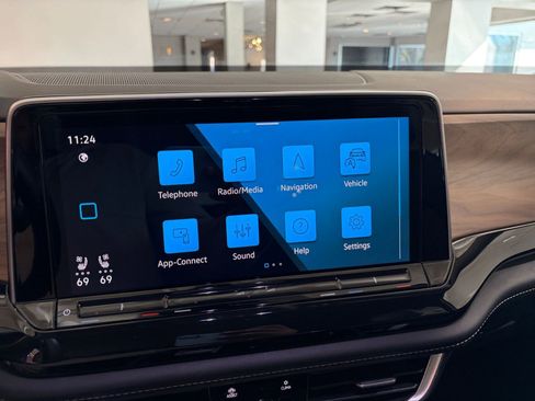 Used 2025 Volkswagen Atlas SE image 21