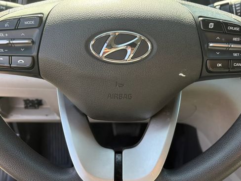 Used 2020 Hyundai Elantra SEL image 18