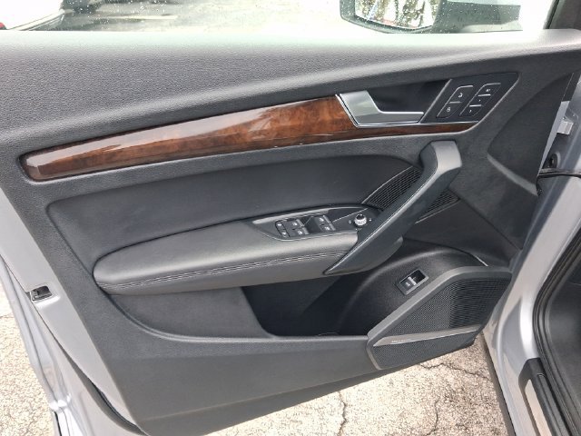Used 2019 Audi Q5 2.0T Premium Plus w/ Premium Plus Package AWD/4WD image 14