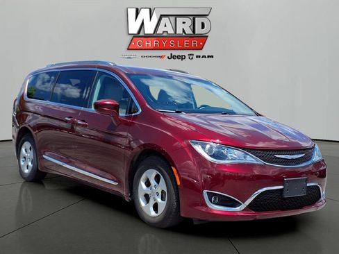 Used 2017 Chrysler Pacifica Touring-L Plus FWD image 1