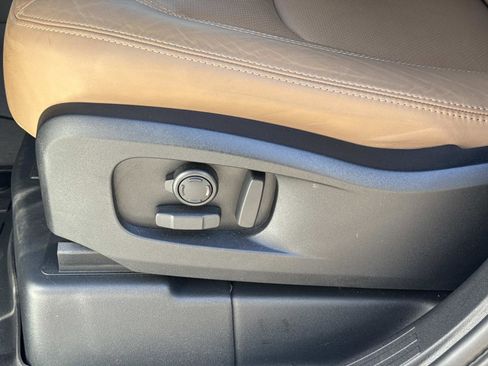 Used 2025 Land Rover Defender 110 X-Dynamic SE image 20