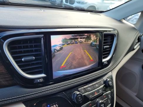Used 2023 Chrysler Pacifica Limited FWD image 31