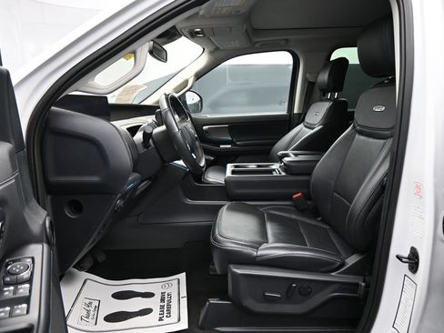 Used 2025 Ford Expedition Platinum AWD/4WD image 9