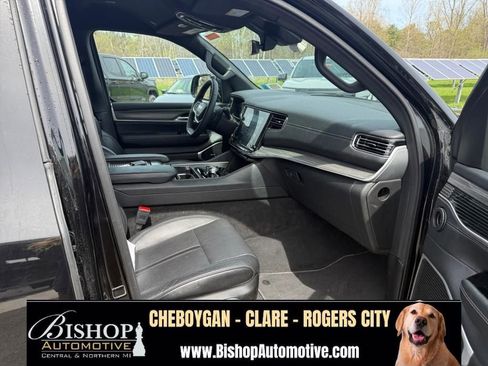 Used 2024 Jeep Wagoneer Series III AWD/4WD image 25