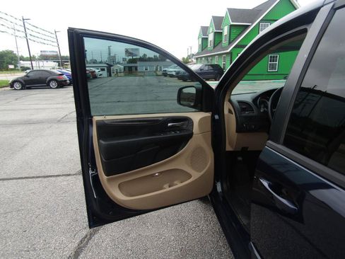Used 2016 Dodge Grand Caravan SE w/ Quick Order Package 29E SE FWD image 10