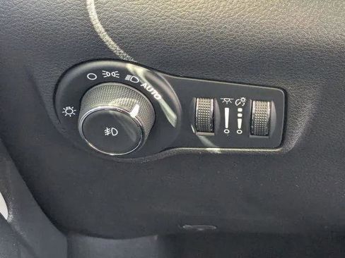 Certified 2022 Jeep Compass Limited image 13