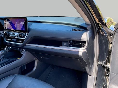 Used 2024 Toyota Grand Highlander AWD image 18
