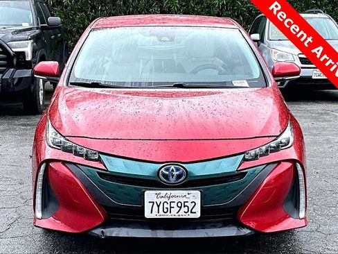 Used 2017 Toyota Prius Prime Premium image 2