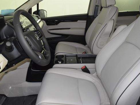 New 2026 Honda Odyssey Touring image 14