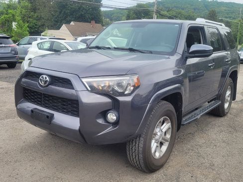 Used 2018 Toyota 4Runner SR5 image 4