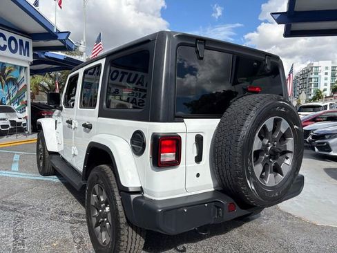 Used 2018 Jeep Wrangler Unlimited Sahara AWD/4WD image 12