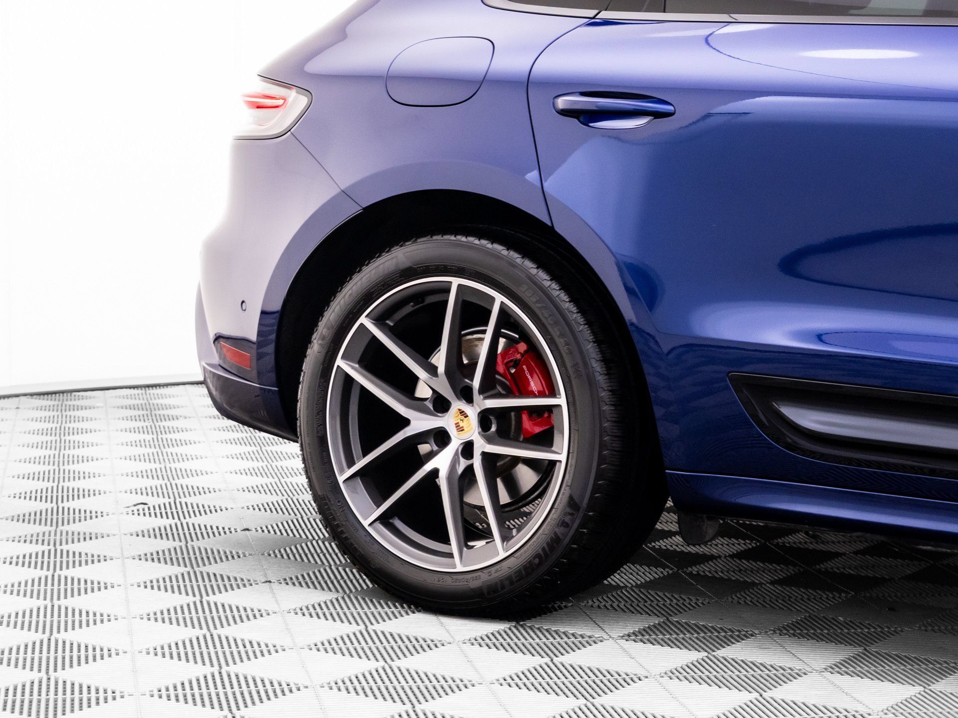 Used 2024 Porsche Macan S AWD/4WD image 34