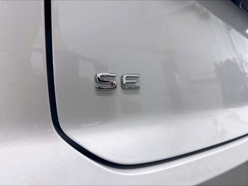 New 2026 Volkswagen Atlas Cross Sport SE FWD image 9