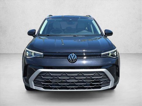 New 2026 Volkswagen Taos SE FWD image 9