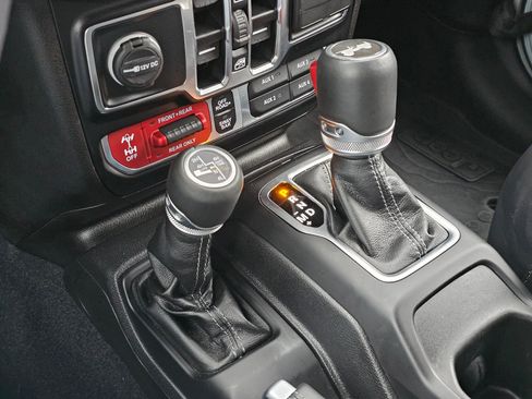 Used 2024 Jeep Wrangler Unlimited Rubicon image 32