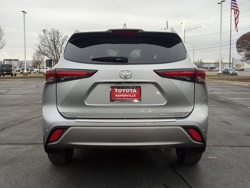 Certified 2025 Toyota Highlander Platinum image 6