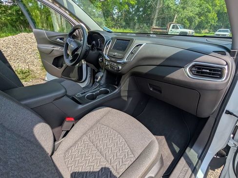 Used 2024 Chevrolet Equinox LT AWD/4WD image 18