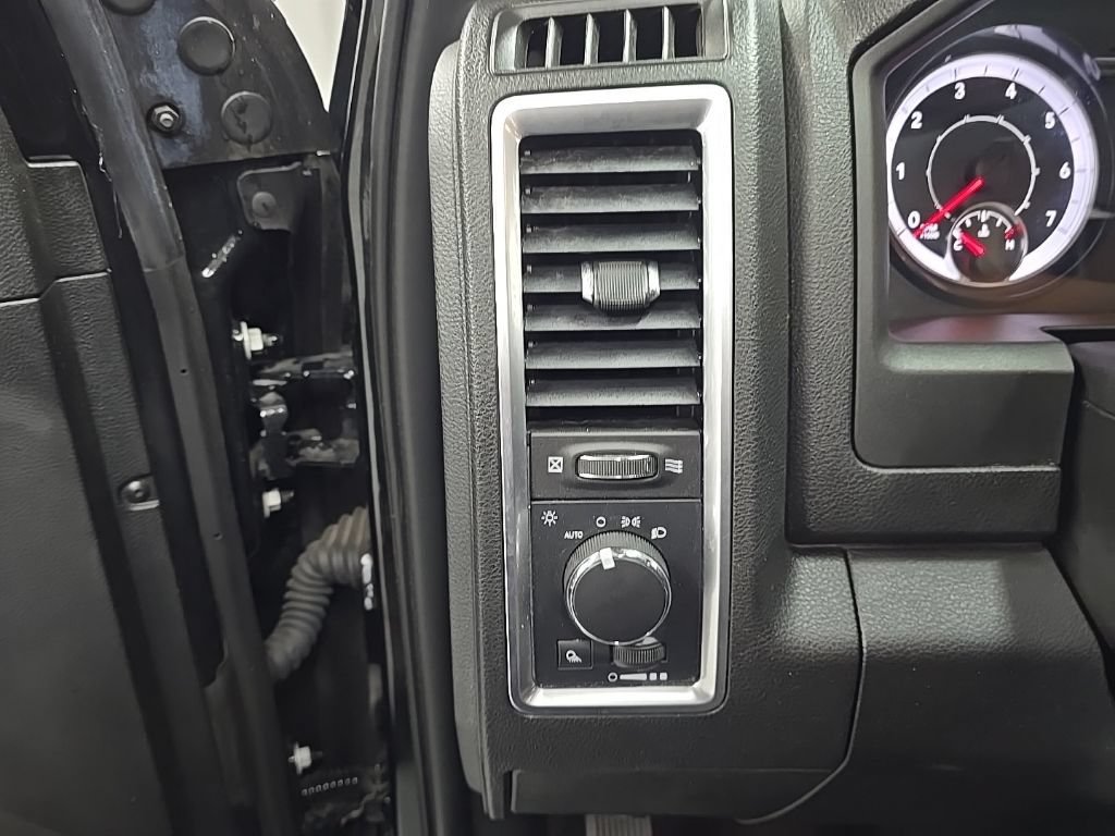 Used 2024 RAM 1500 Classic SLT AWD/4WD image 9