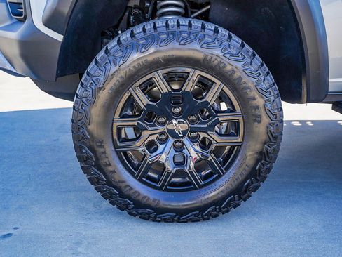 Used 2024 Chevrolet Colorado Trail Boss w/ Technology Package image 5